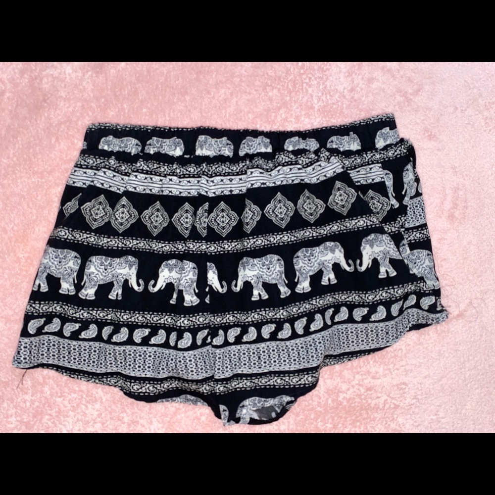 Flowy shorts - Picture 2 of 2